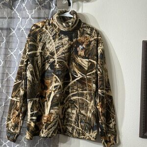 Camo fleece turtleneck pullover size Large